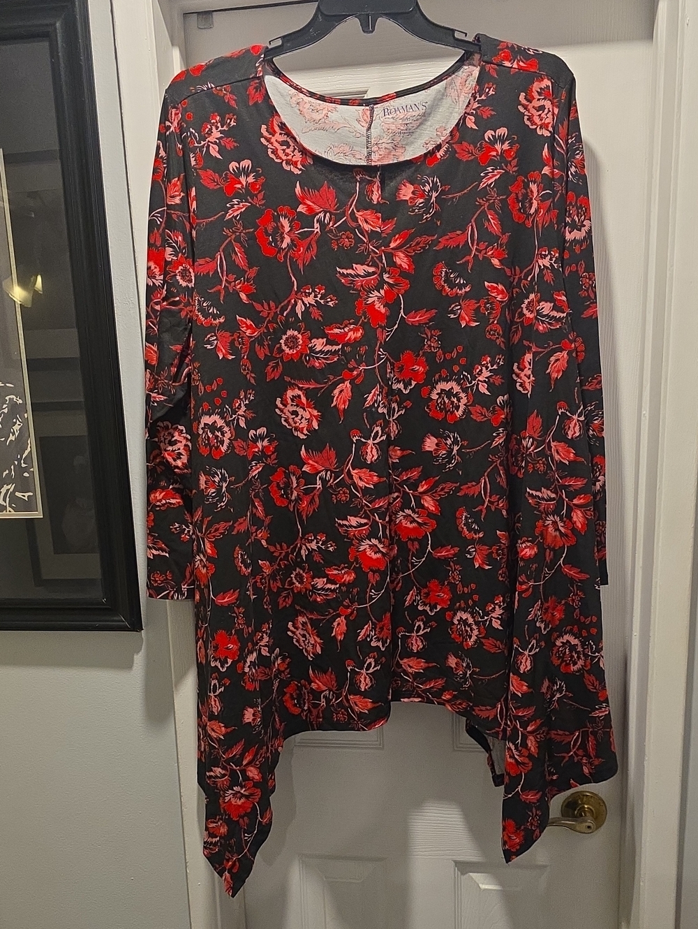 Women's Black & Red Floral Long Sleeve Tunic Top